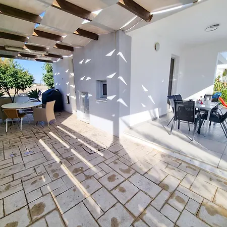Villa Poser With Private Pool And Bbq Perivolia