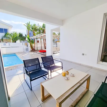 Poser With Private Pool And Bbq * Perivolia