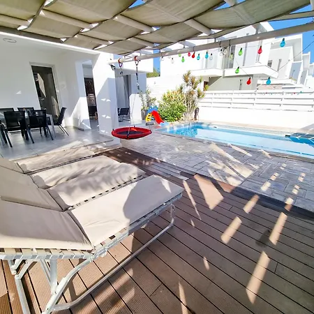 Poser With Private Pool And Bbq Perivólia